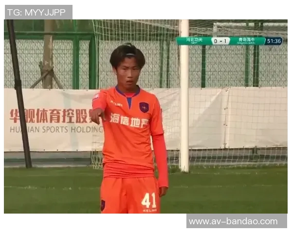 国脚谢文能现身西班牙人训练基地韩德宝等小将积极参与训练提升技艺